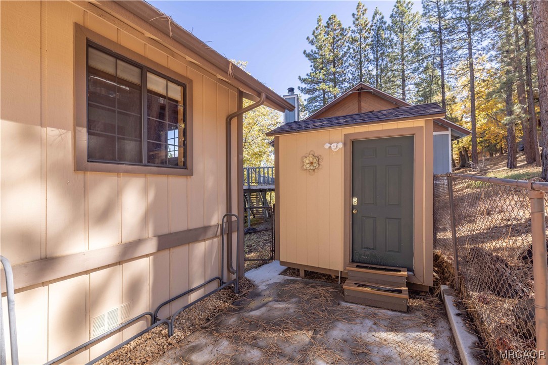 1411 Klamath Road Big Bear City, CA 92314 - Photo 12 of 39