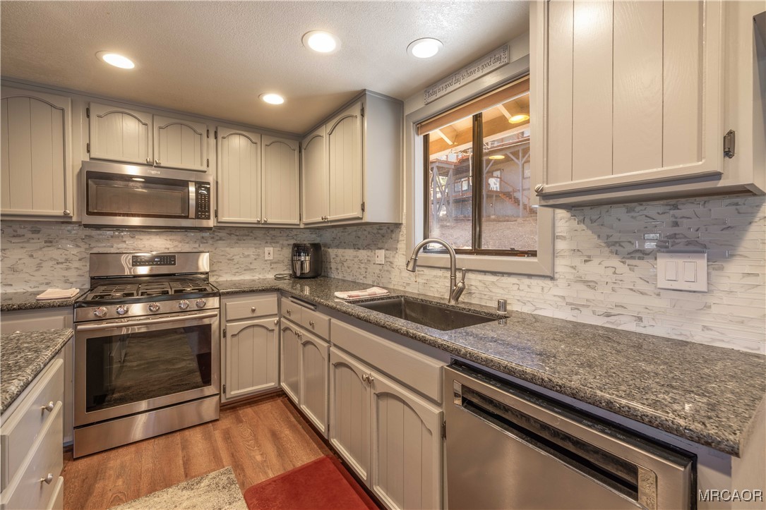 1411 Klamath Road Big Bear City, CA 92314 - Photo 22 of 39