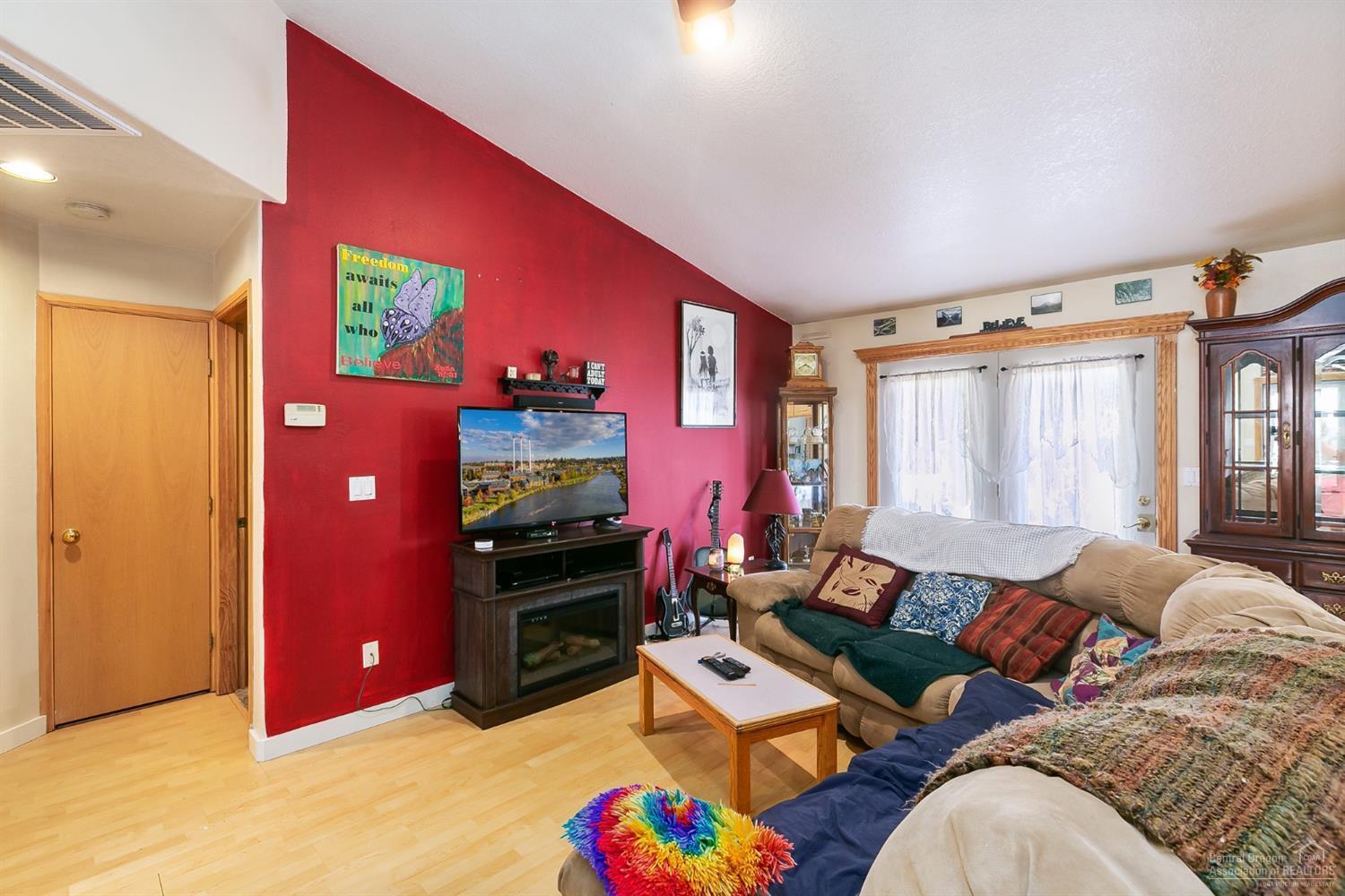 1727 Southwest 27th Street Redmond, OR 97756 - Photo 10 of 25 Gallery Image 10