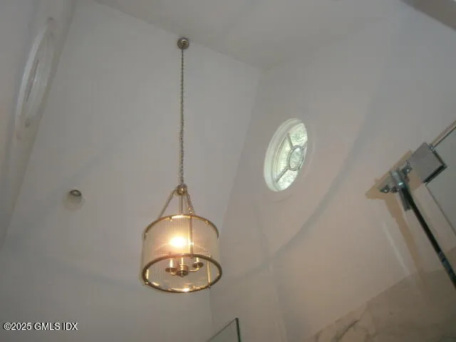 a view of a livingroom with furniture