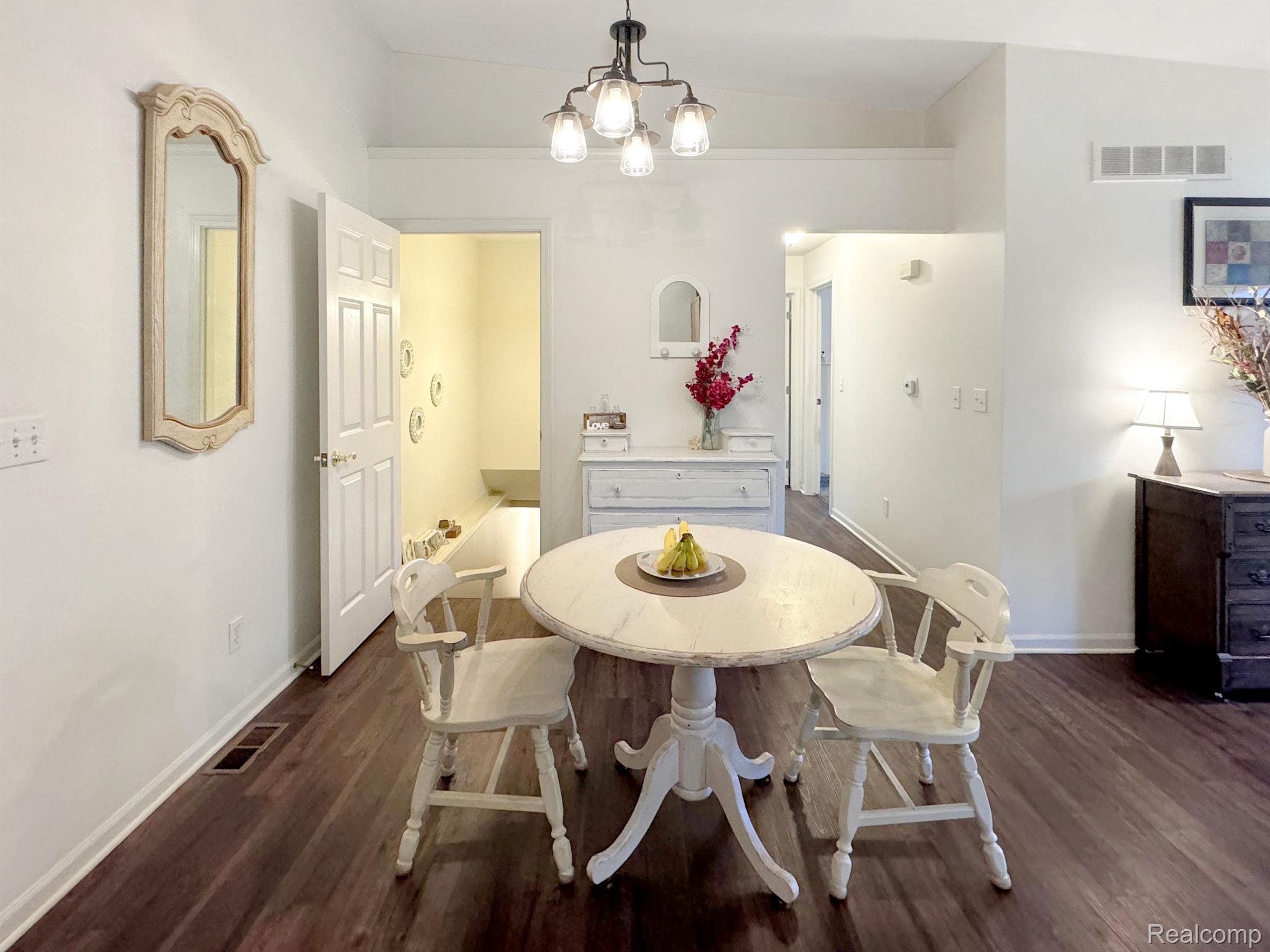 9530 Timber Ridge Drive Grand Blanc, MI 48439 - Photo 11 of 27 Dining Room