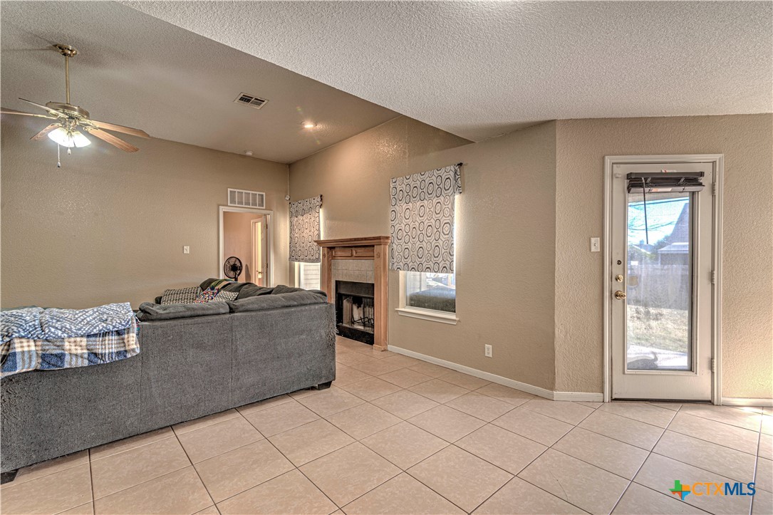 5004 Sunrise Street Killeen, TX 76542 - Photo 15 of 29 a living room with furniture and window