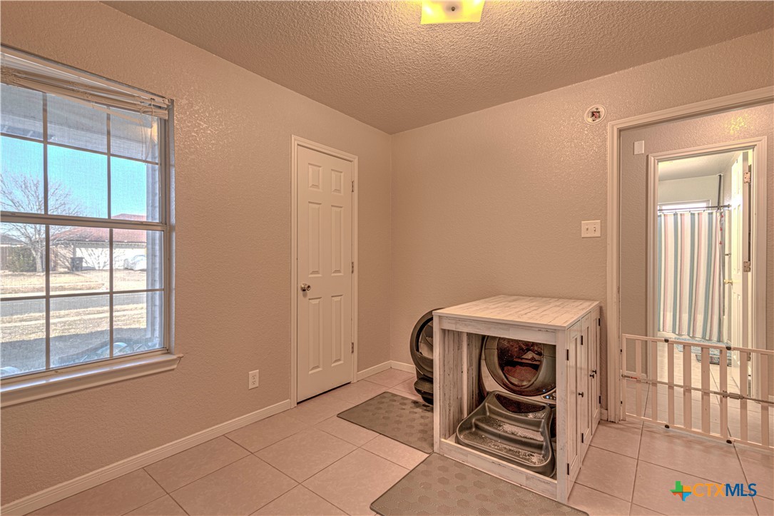5004 Sunrise Street Killeen, TX 76542 - Photo 25 of 29 a utility room with dryer and washer