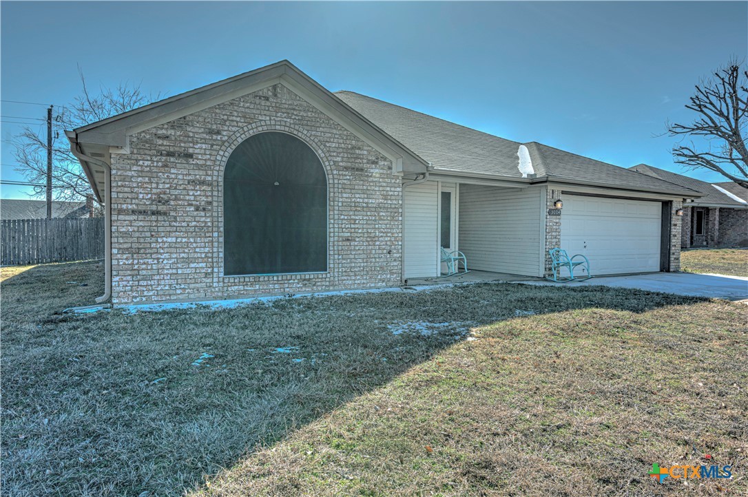 5004 Sunrise Street Killeen, TX 76542 - Photo 3 of 29 a view of a wooden door of the house
