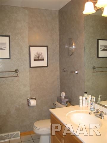 1009 Hampton Road Washington, IL 61571 - Photo 9 of 14 Gallery Image 9