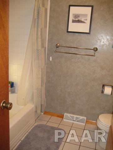 1009 Hampton Road Washington, IL 61571 - Photo 10 of 14 Gallery Image 10