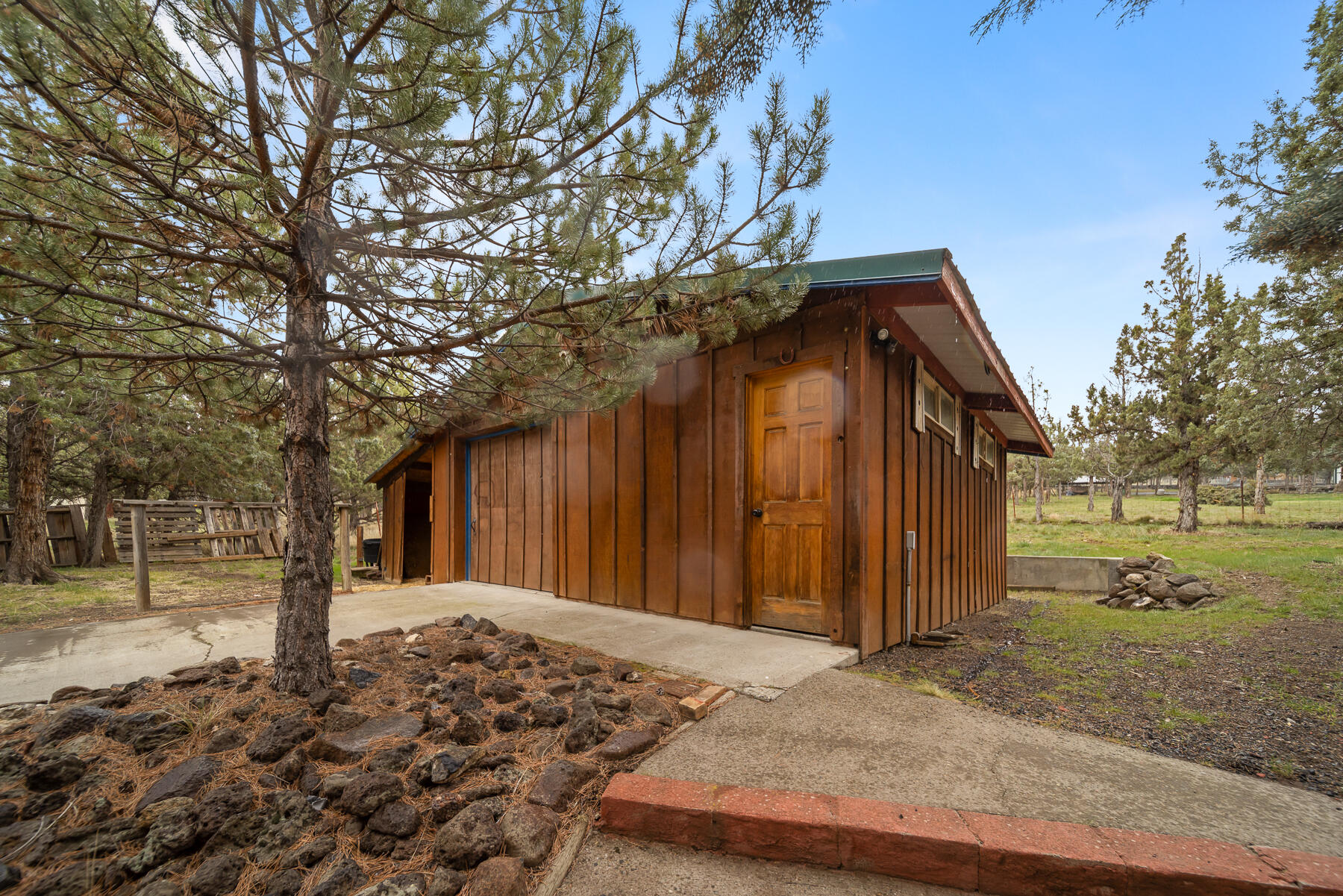 2260 Southeast Highland Road Prineville, OR 97754 - Photo 28 of 31 29