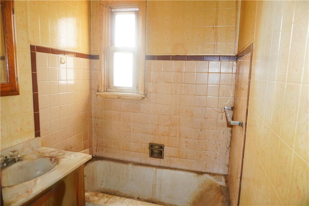 920 Collinsburg Road West Newton, PA 15089 - Photo 14 of 19 a bathroom with a bathtub and shower