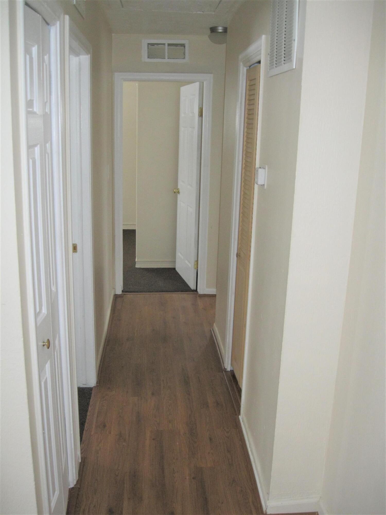 1148 Fall River Road Ypsilanti, MI 48198 - Photo 12 of 13 Hallway