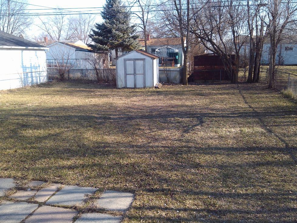 1148 Fall River Road Ypsilanti, MI 48198 - Photo 3 of 13 Backyard