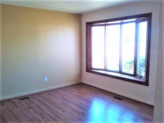 1148 Fall River Road Ypsilanti, MI 48198 - Photo 4 of 13 Living Room (1)
