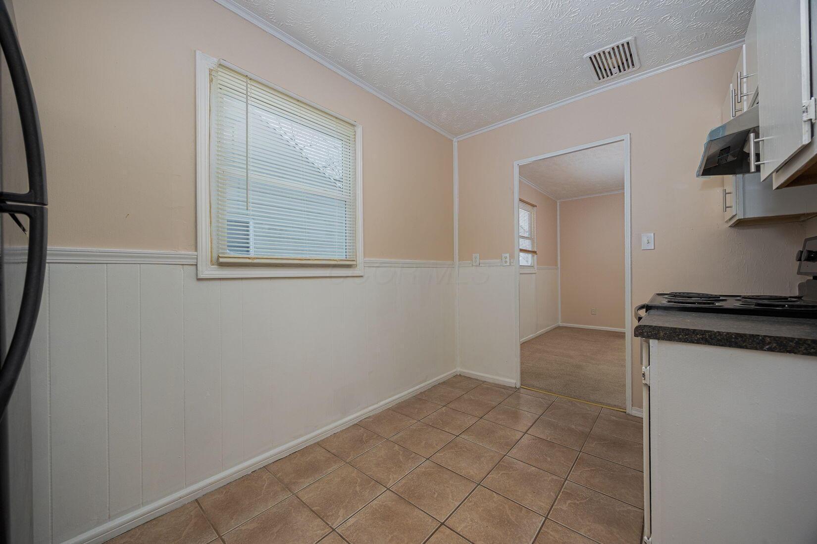 1134 South Hampton Road Columbus, OH 43227 - Photo 15 of 31 Kitchen