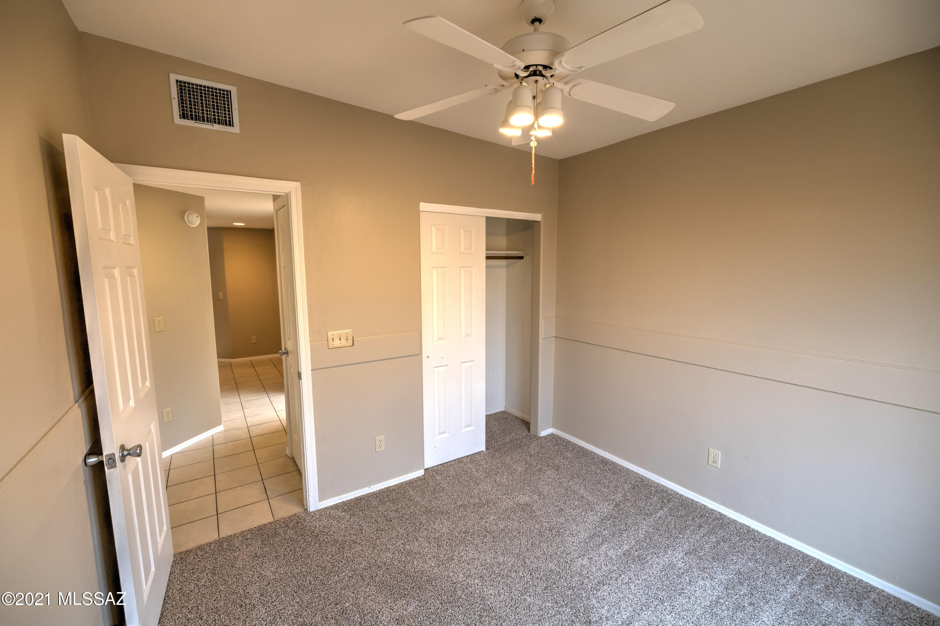 10196 North Inverrary Place Oro Valley, AZ 85737 - Photo 13 of 38