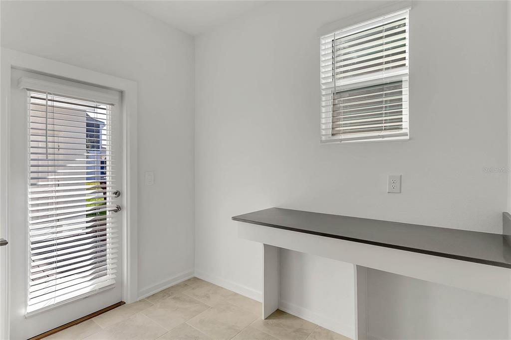 1721 Good Neighbor Loop Kissimmee, FL 34744 - Photo 9 of 28 a close up of a mirror