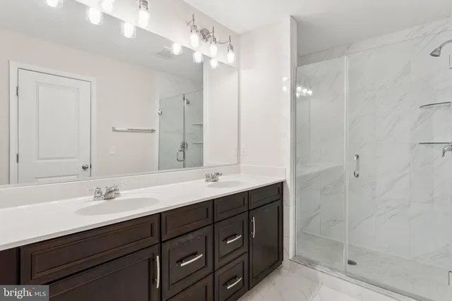 $4,200 | 43422 Robey Square, Ashburn, VA 20148