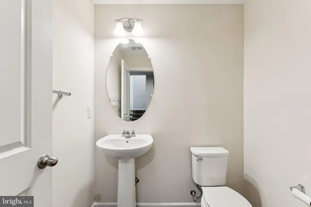 $4,200 | 43422 Robey Square, Ashburn, VA 20148