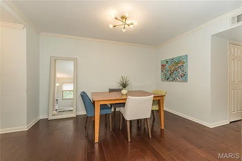 $190,000 | 5 Delcrest Court, Unit 204, University City, MO 63124