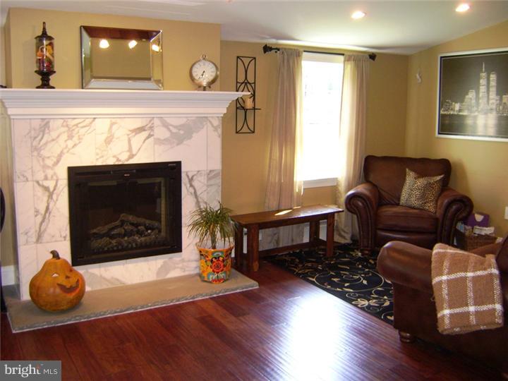 10 Hunt Road Levittown, PA 19056 - Photo 7 of 24 Family Room
