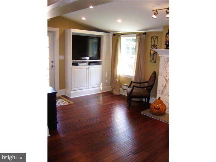 10 Hunt Road Levittown, PA 19056 - Photo 9 of 24 Family Room