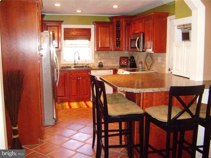 10 Hunt Road Levittown, PA 19056 - Photo 10 of 24 Kitchen