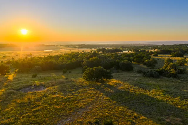 $699,999 | 0 Vaquero Vista Trail, Briggs, TX 78608