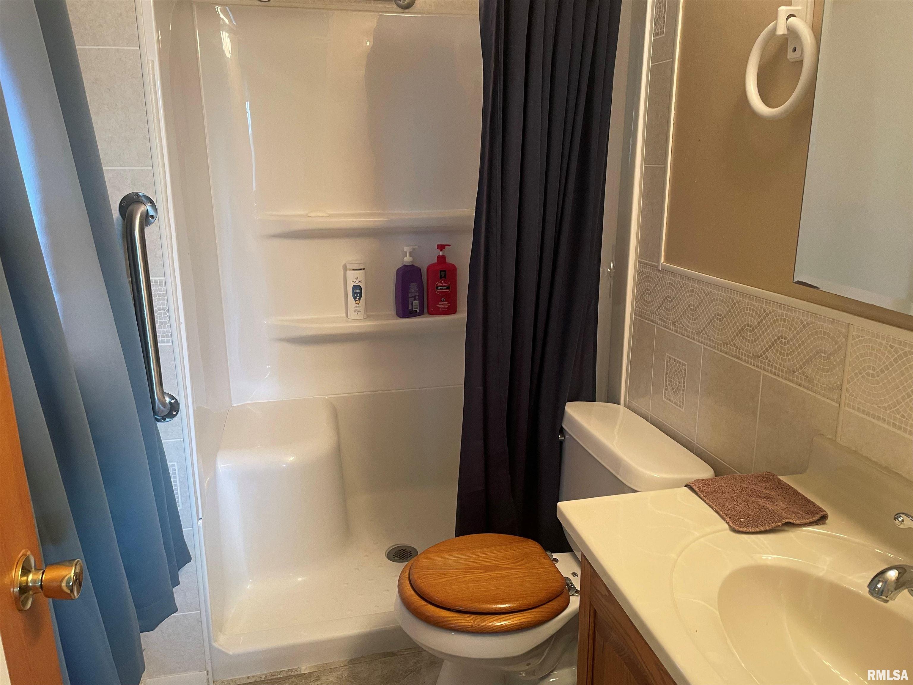 1601 East Jackson, Unit 225 Macomb, IL 61455 - Photo 9 of 10