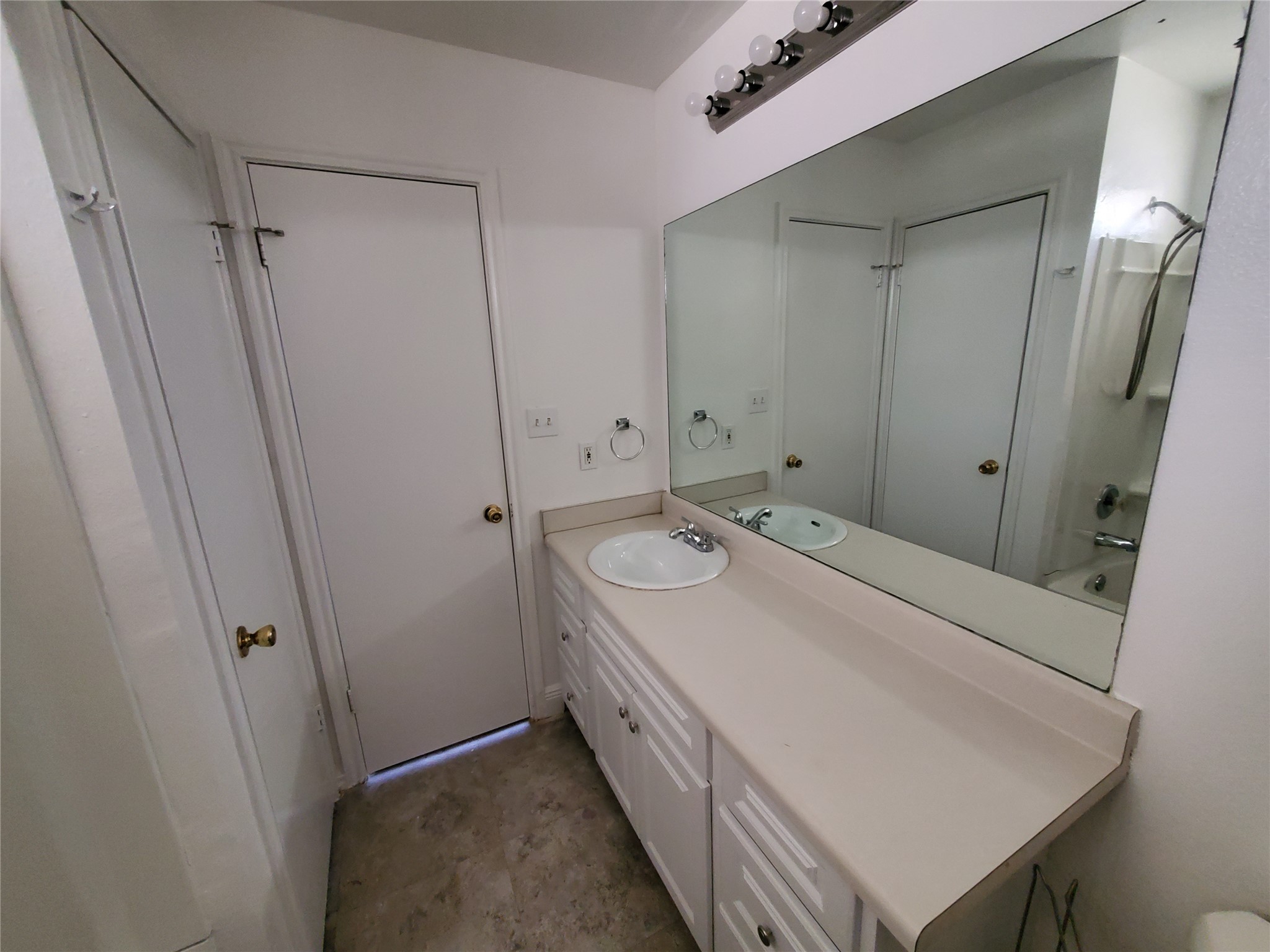 7209 Ritchie Drive Austin, TX 78724 - Photo 15 of 33 a bathroom with a sink a mirror and a shower