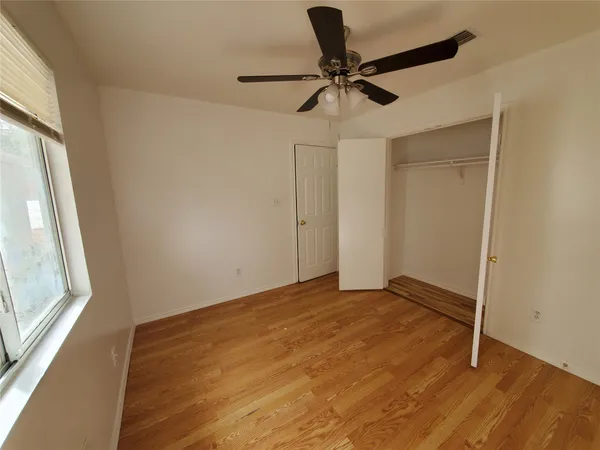 a view of empty room with ceiling fan