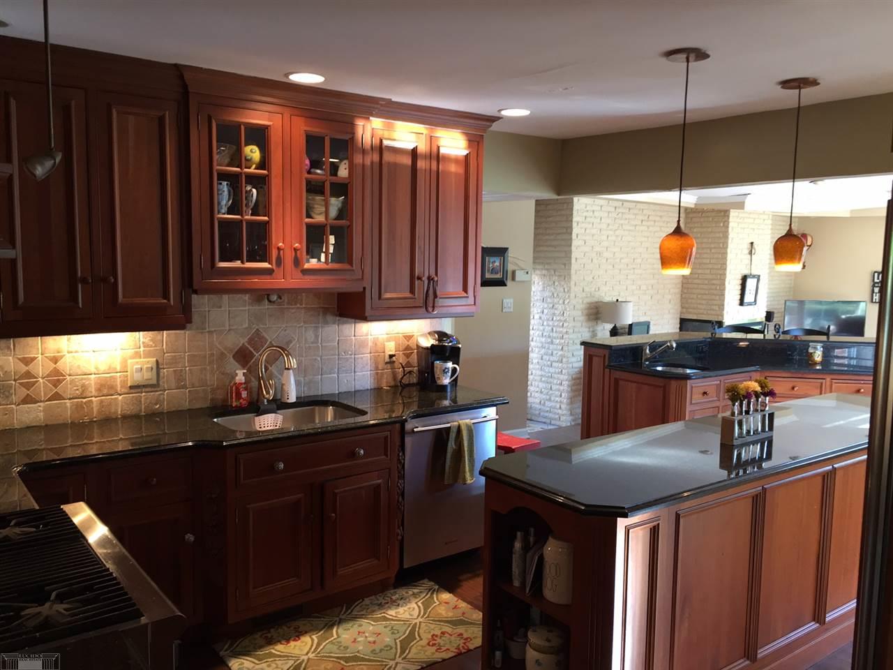 1130 Fairholme Road Grosse Pointe, MI 48236 - Photo 3 of 15 31301176-2.JPG