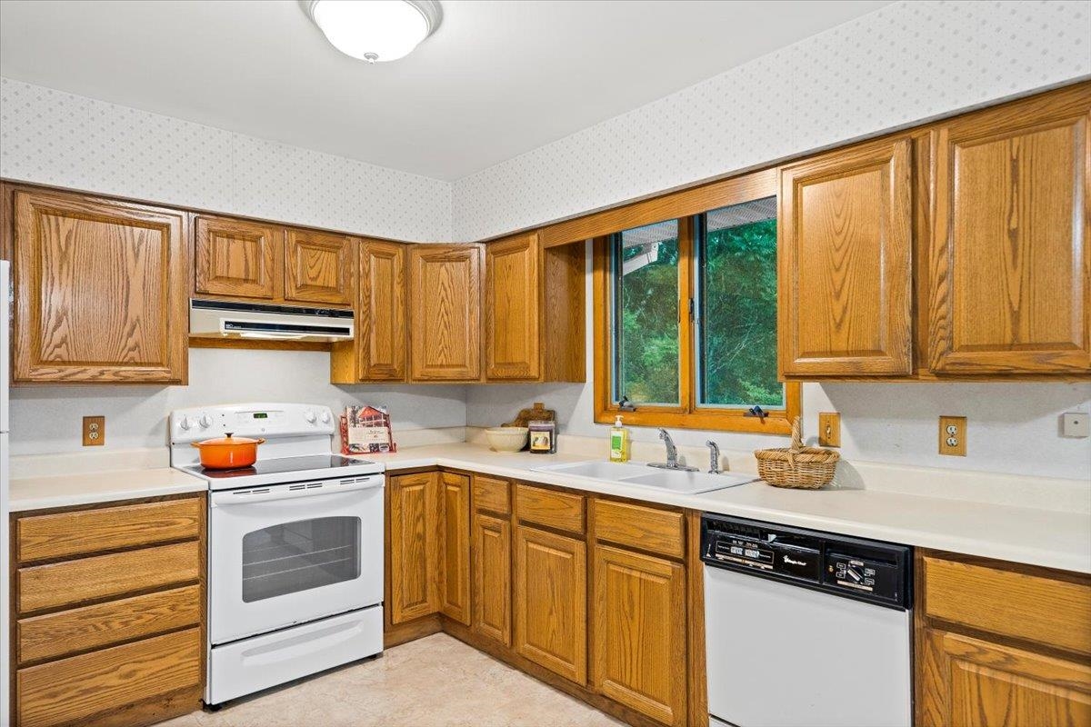 540 Willow Road Bennington, VT 05201 - Photo 11 of 30