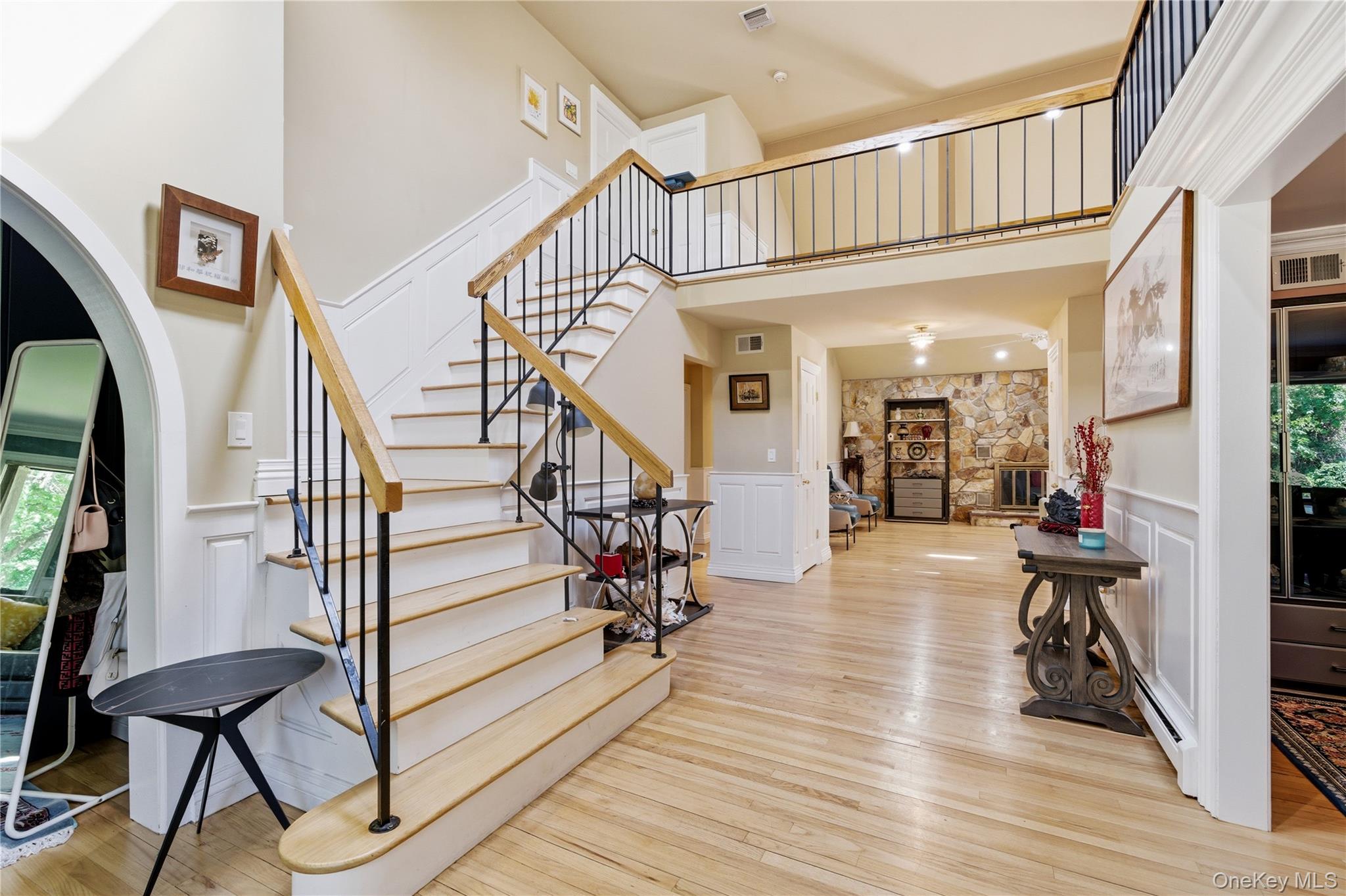 199 Cold Spring Road Syosset, NY 11791 - Photo 4 of 48