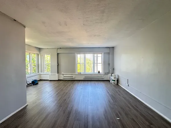 $1,395 | 7333 North Ridge Boulevard, Unit 510, Chicago, IL 60645