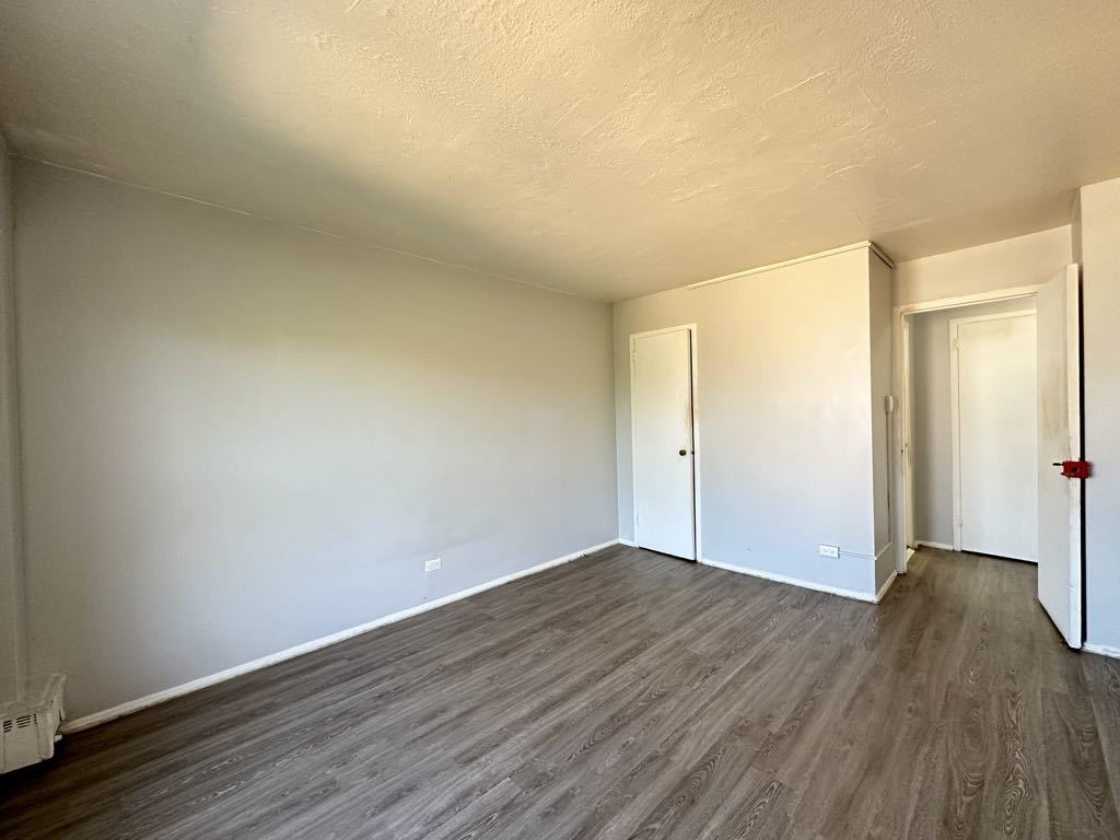 7333 North Ridge Boulevard, Unit 510 Chicago, IL 60645 - Photo 16 of 21 a view of an empty room with wooden floor