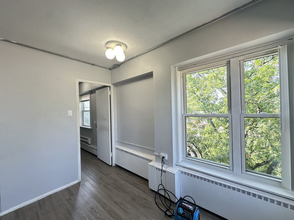 7333 North Ridge Boulevard, Unit 510 Chicago, IL 60645 - Photo 8 of 21 wooden floor in an empty room with a window