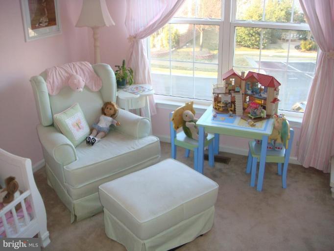 11467 Heritage Commons Way Reston, VA 20194 - Photo 18 of 19 a living room with furniture and a large window