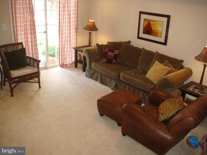 11467 Heritage Commons Way Reston, VA 20194 - Photo 4 of 19 a living room with furniture and a window