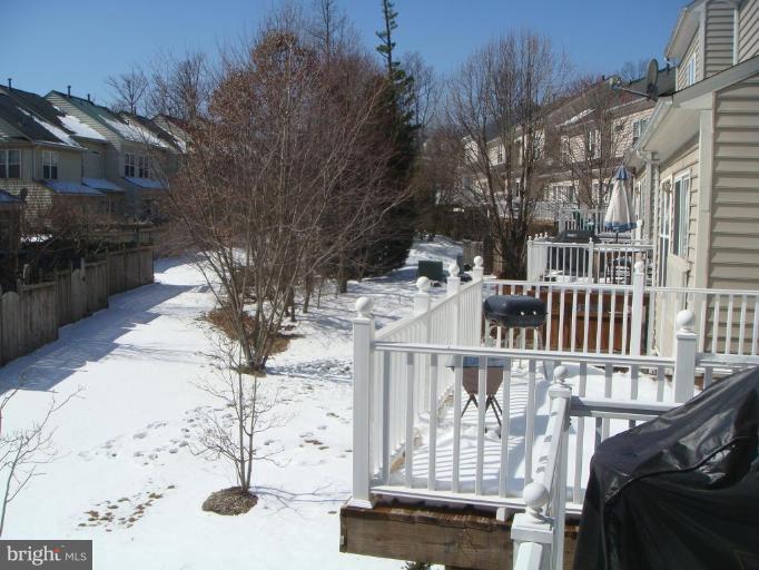11467 Heritage Commons Way Reston, VA 20194 - Photo 7 of 19 a view of roof deck with wooden fence