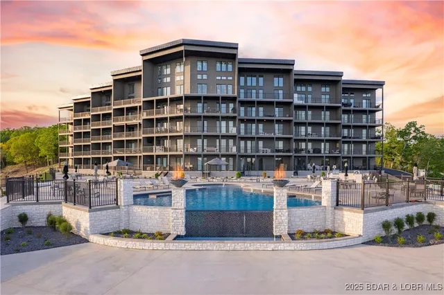 $835,000 | 182 Havens Place Drive, Unit 4H, Lake Ozark, MO 65049