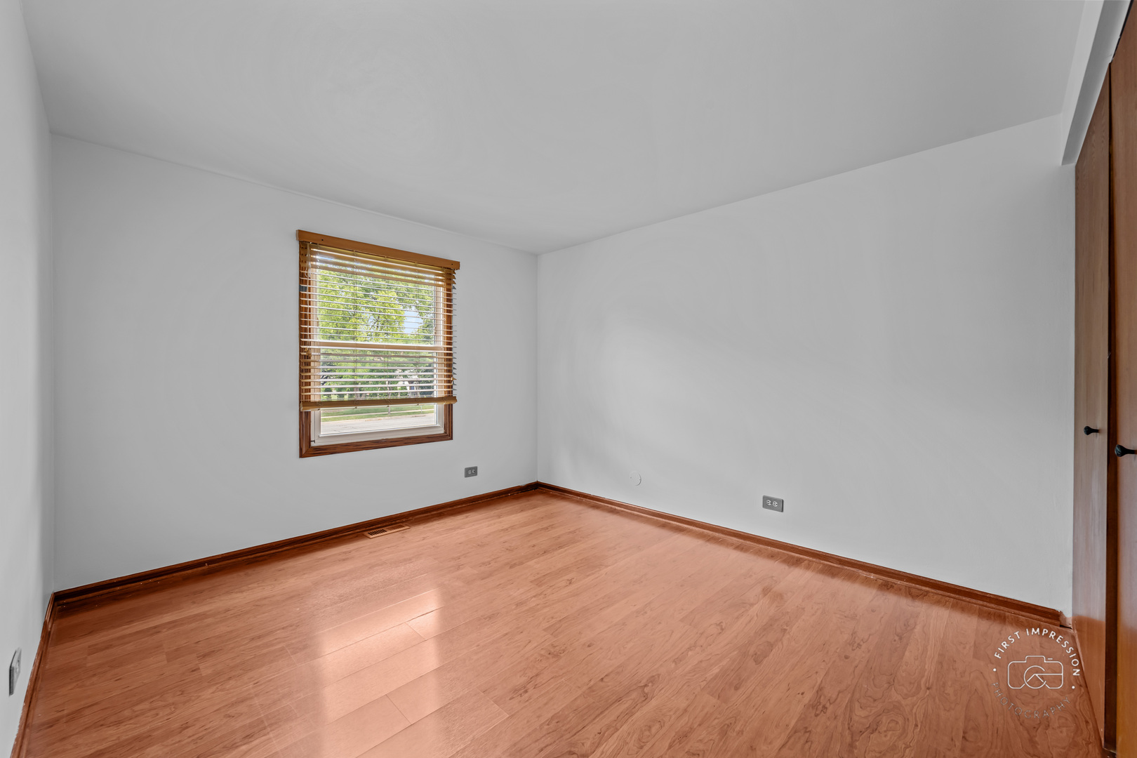 304 Dean Circle Bolingbrook, IL 60440 - Photo 12 of 23 an empty room with a window