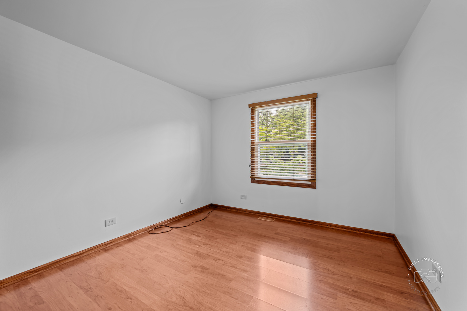 304 Dean Circle Bolingbrook, IL 60440 - Photo 13 of 23 an empty room with a window