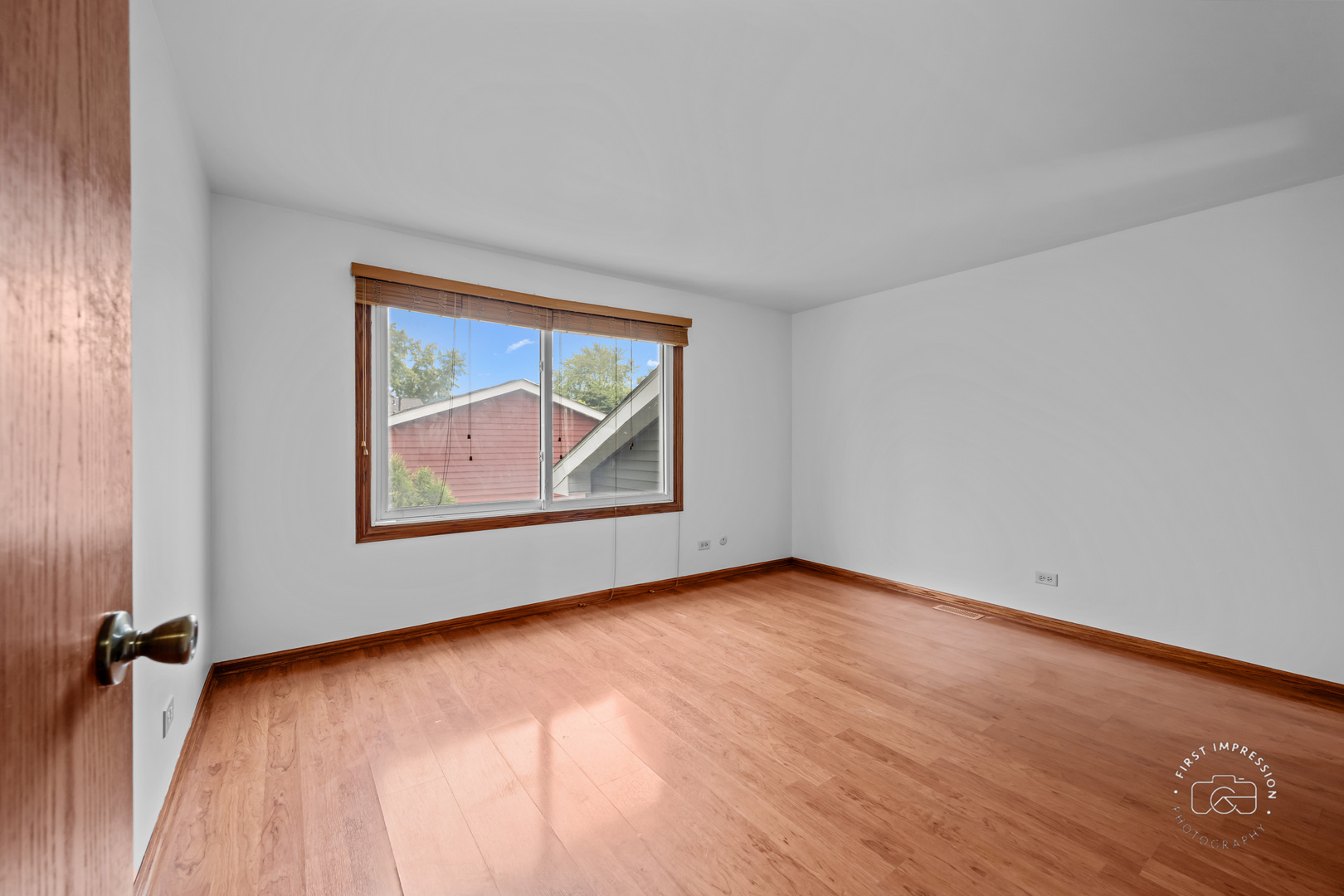 304 Dean Circle Bolingbrook, IL 60440 - Photo 10 of 23 an empty room with window