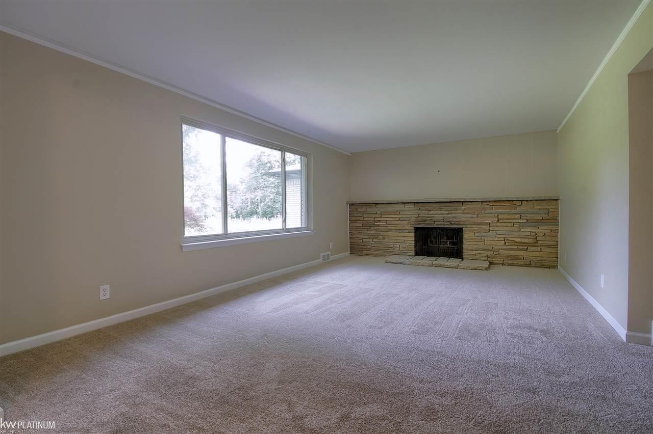 1247 Hawthorne Road Grosse Pointe, MI 48236 - Photo 15 of 29 31352239-14.JPG