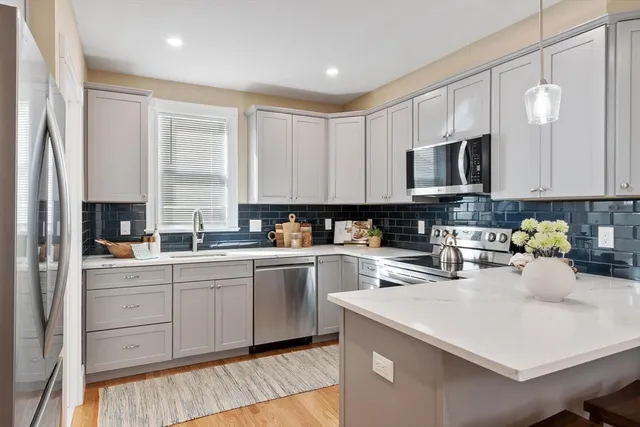 $740,000 | 17 Buckingham Street, Unit 2, Somerville, MA 02143