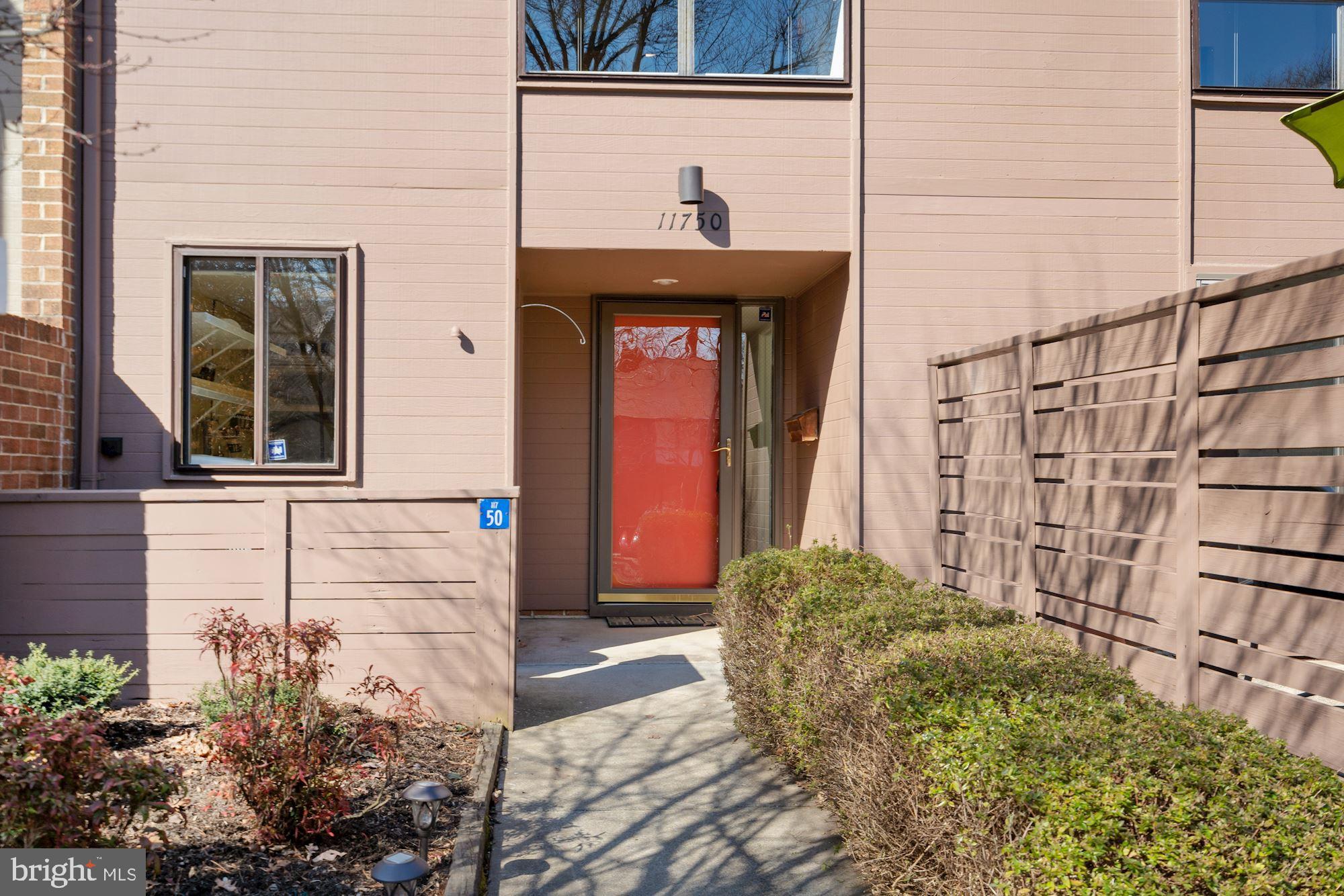 11750 Indian Ridge Road Reston, VA 20191 - Photo 3 of 37 Front door