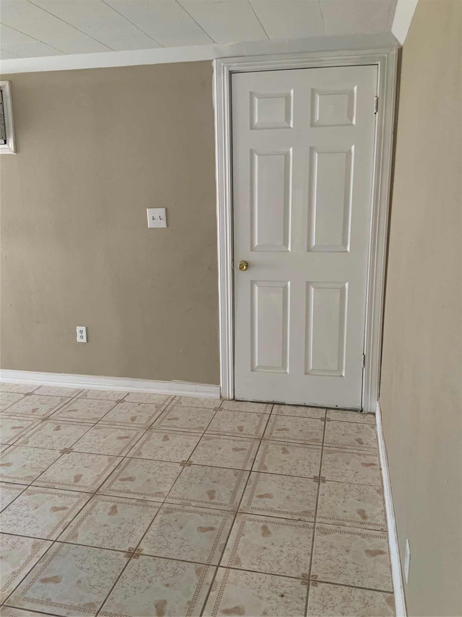 301 Travis Street Baytown, TX 77520 - Photo 28 of 37 Door in family room that goes outside