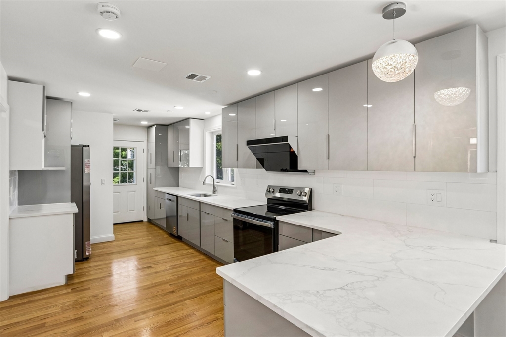 31 Coleman Road, Unit 1 Arlington, MA 02476 - Photo 9 of 38