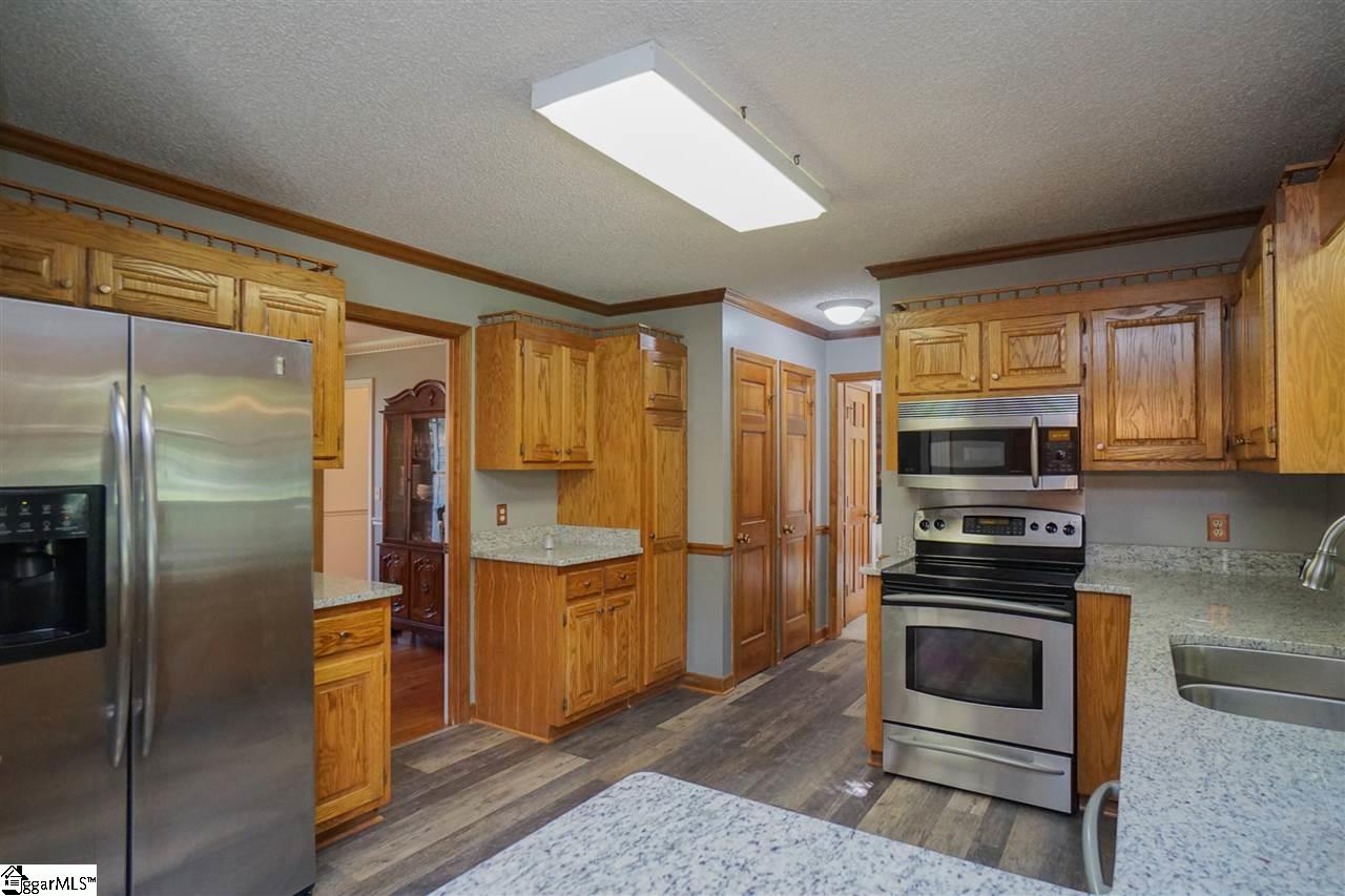 229 Cross Field Road Greenville, SC 29607 - Photo 4 of 36 Gallery Image 4