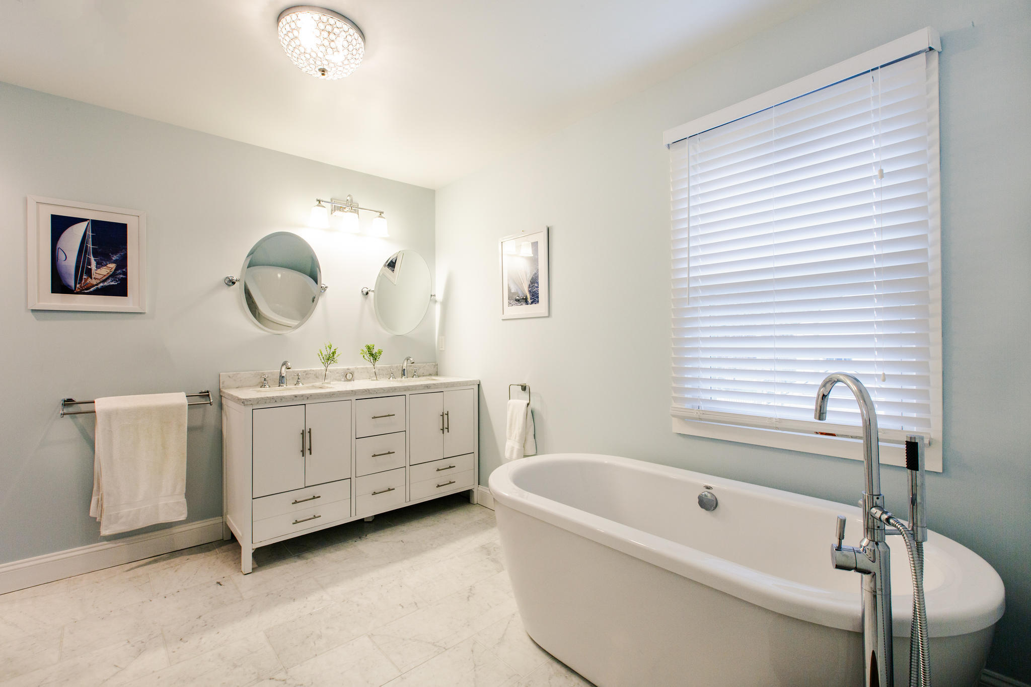 49 Country Club Road Darien, CT 06820 - Photo 21 of 30 a bathroom with a tub sink and mirror