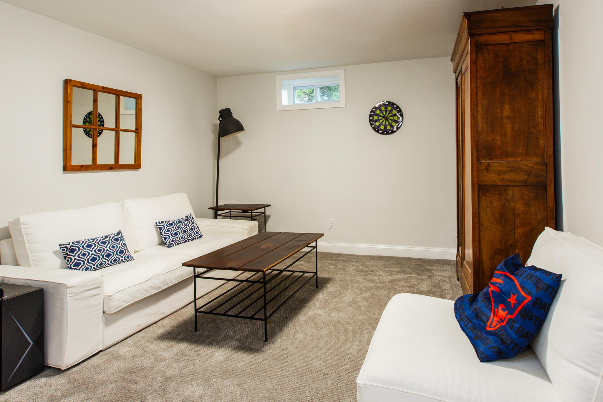49 Country Club Road Darien, CT 06820 - Photo 22 of 30 a living room with furniture