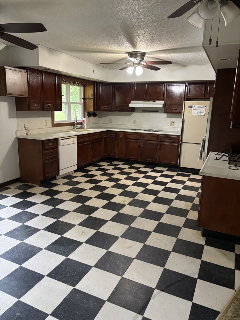 301 South 2nd Street Walnut, IL 61376 - Photo 8 of 21